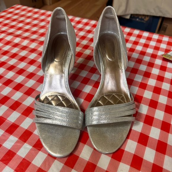 Alfani Giorjah Sliver Metallic Open Toe Pump Size 6.5 - Picture 12 of 13